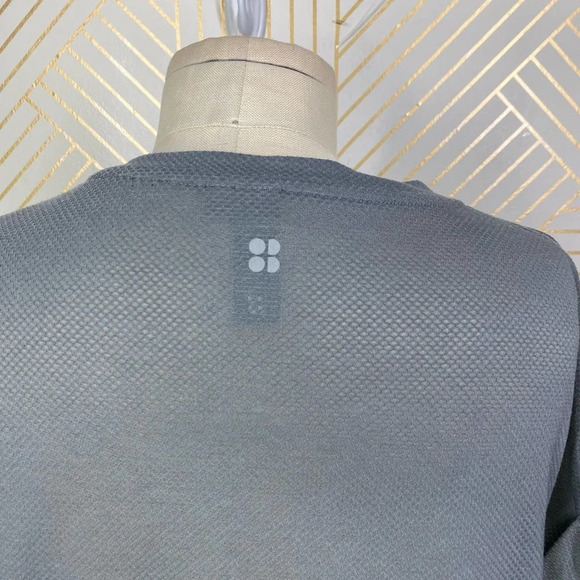 Sweaty Betty Ab Crunch V-Neck T-Shirt Grey - Picture 6 of 9